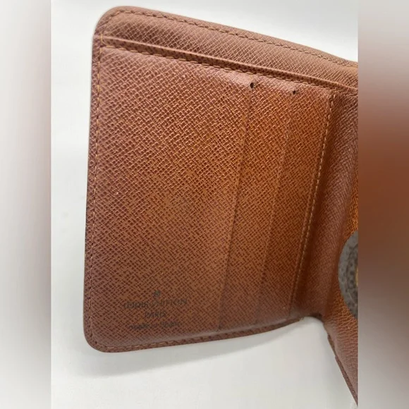 Louis Vuitton Monogram Short Wallet - Picture 6 of 11